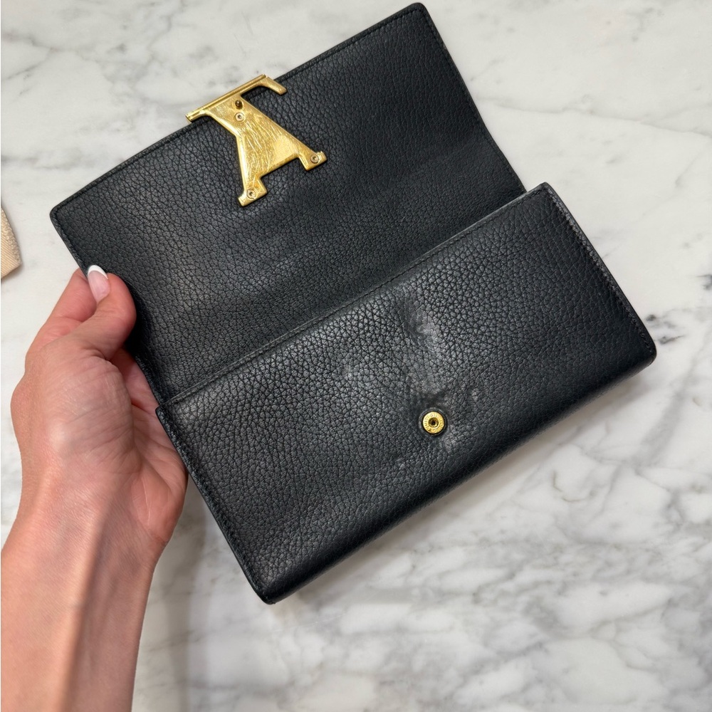 Louis Vuitton Black Capucines Wallet Sleek Design - Picture 5 of 7